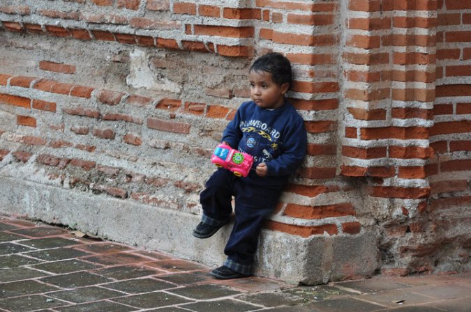 El niño y su carrito