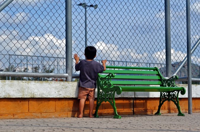 El espectadorcillo descalzo